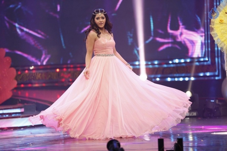 Zee Tv Apsara Award Stills - 40 / 61 photos