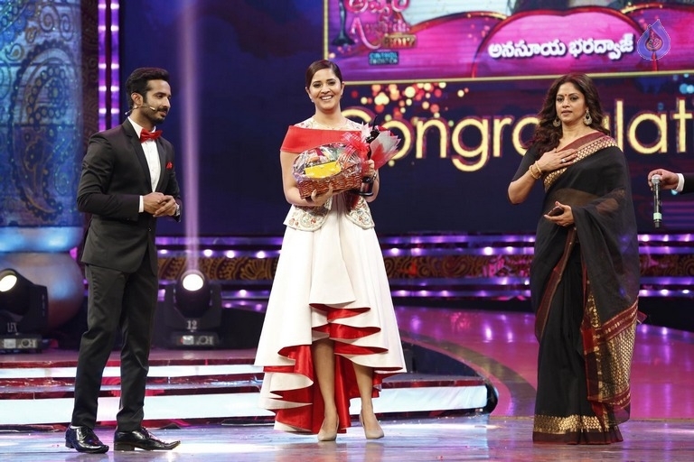 Zee Tv Apsara Award Stills - 56 / 61 photos