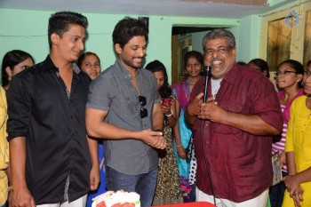 Allu Arjun at Greater Mega Fans President House - 6 of 21