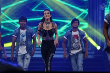 Amy Jackson Dance at Filmfare Awards  - 11 of 42