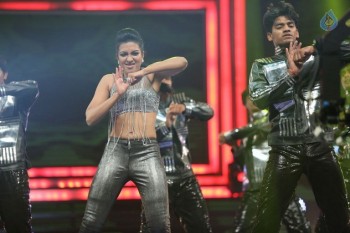 Catherine Tresa Dance at Filmfare Awards - 5 of 42