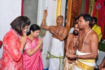 Chiranjeevi Family at Film Nagar Hanuman Temple - 29 of 42
