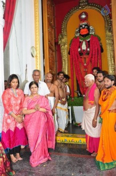 Chiranjeevi Family at Film Nagar Hanuman Temple - 32 of 42