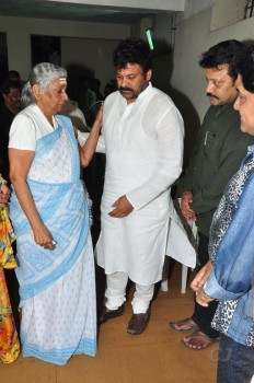 Edida Nageswara Rao Condolences Photos 2 - 126 of 138