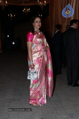 Isha Ambani & Anand Piramal Wedding Reception - 19 of 34