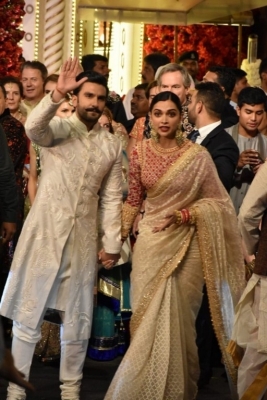 Isha Ambani and Anand Piramal Wedding Reception  - 23 of 48