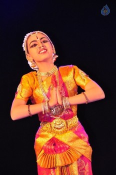 K A Lakshmi Bharatanatyam Arangetram Photos - 23 of 38