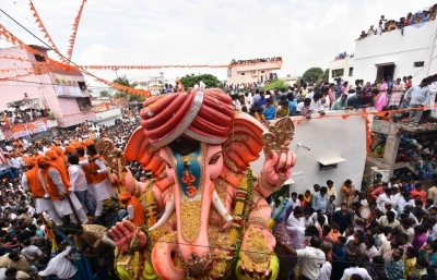 Khairatabad and Balapur Ganesh Nimajjanam Photos - 25 of 85