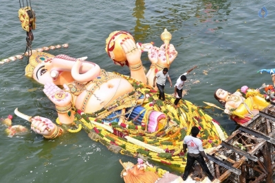 Khairatabad and Balapur Ganesh Nimajjanam Photos - 28 of 85