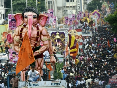 Khairatabad and Balapur Ganesh Nimajjanam Photos - 31 of 85
