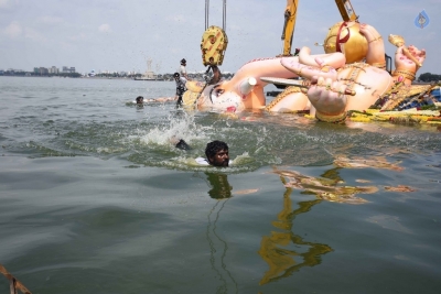 Khairatabad and Balapur Ganesh Nimajjanam Photos - 33 of 85