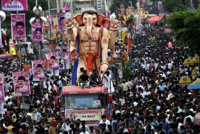 Khairatabad and Balapur Ganesh Nimajjanam Photos - 50 of 85