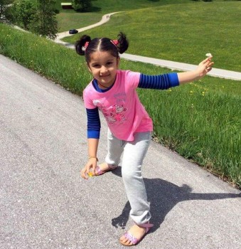 Mahesh Babu Family Holiday Tour Photos - 2 of 13