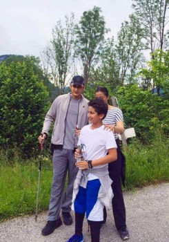 Mahesh Babu Family Holiday Tour Photos - 4 of 13