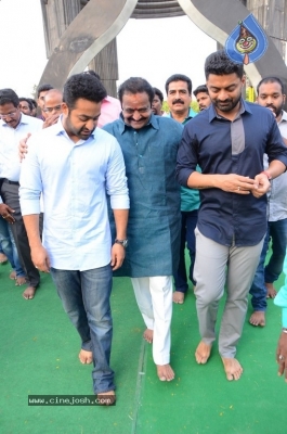 NTR Family Members Pay Tribute at NTR Ghat - 42 of 100