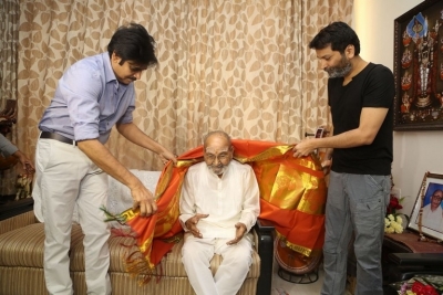 Pawan Kalyan and Trivikram Meets K Vishwanath - 32 of 77