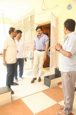 Pawan Kalyan and Trivikram Meets K Vishwanath - 67 of 77