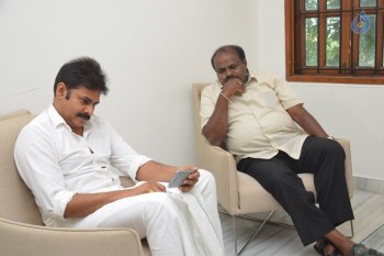 Karnataka ex CM Kumaraswamy Meets Pawan Kalyan  - 2 of 8