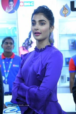 Pooja Hegde Launches Samsung Galaxy Note 9 Mobile - 24 of 26