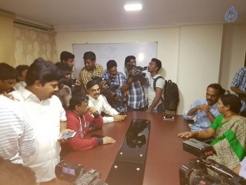 RGV Meets Vangaveeti and Devineni Families - 29 of 39
