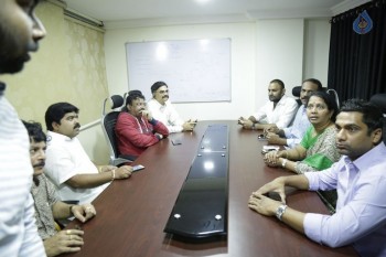 RGV Meets Vangaveeti and Devineni Families - 39 of 39