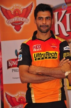 Sunrisers Team at Inorbit Mall - 12 of 28