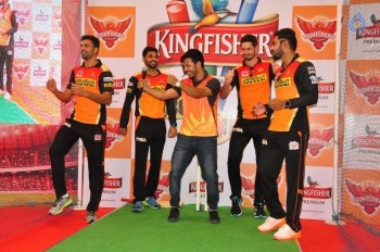 Sunrisers Team at Inorbit Mall - 15 of 28