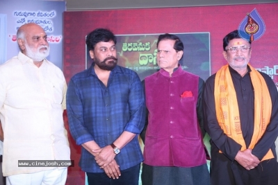 Tera Venuka Dasari Book Launched by Chiranjeevi - 24 of 61