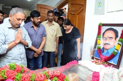 Vijaya Bapineedu Condolences Photos - 39 of 42