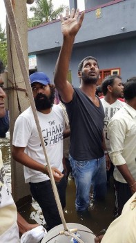 Vishal Supplying Food Packets and Water - 19 of 24