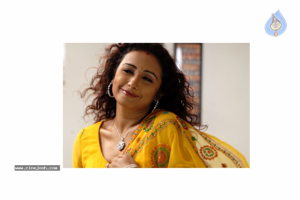 Aayanaki Aidhuguru Movie Spicy Stills - 6 / 31 photos