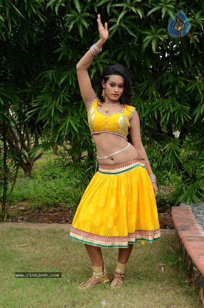 Actress Nisha Hot Stills - 48 / 86 photos