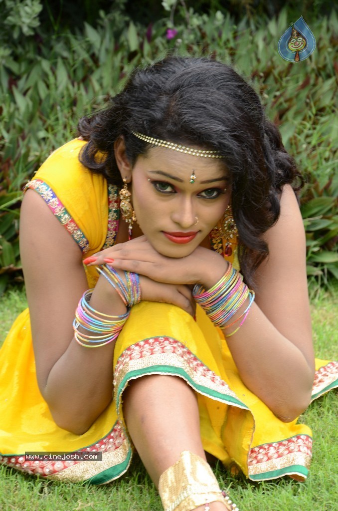 Actress Nisha Hot Stills - 83 / 86 photos
