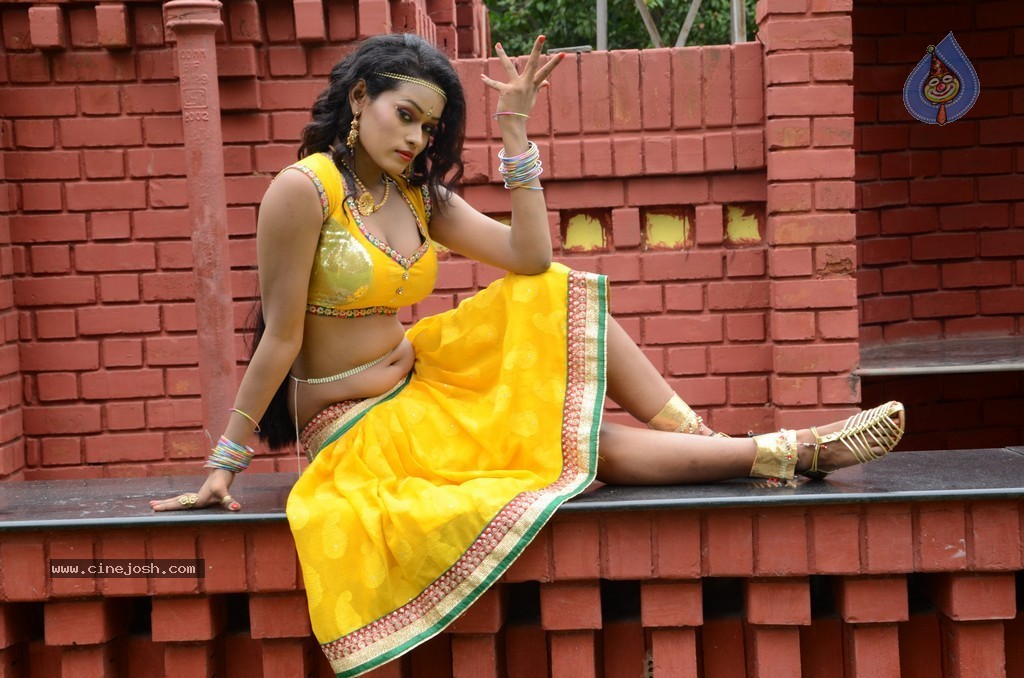 Actress Nisha Hot Stills - 84 / 86 photos