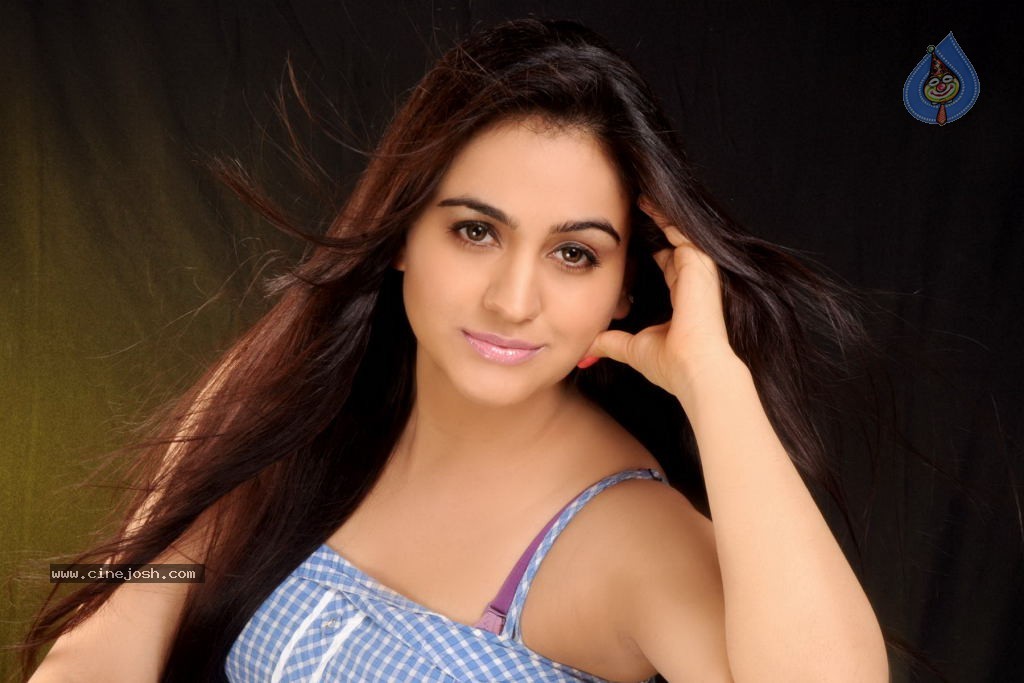 Aksha New Hot Photos - 10 / 11 photos