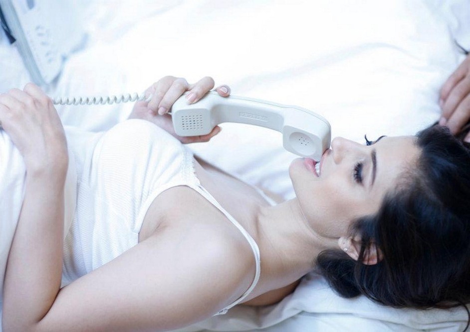 Amisha Patel Hot Photoshoot - 13 / 14 photos