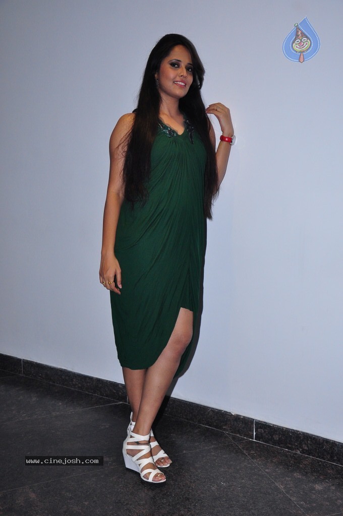 Anchor Anasuya Hot Gallery - 29 / 69 photos