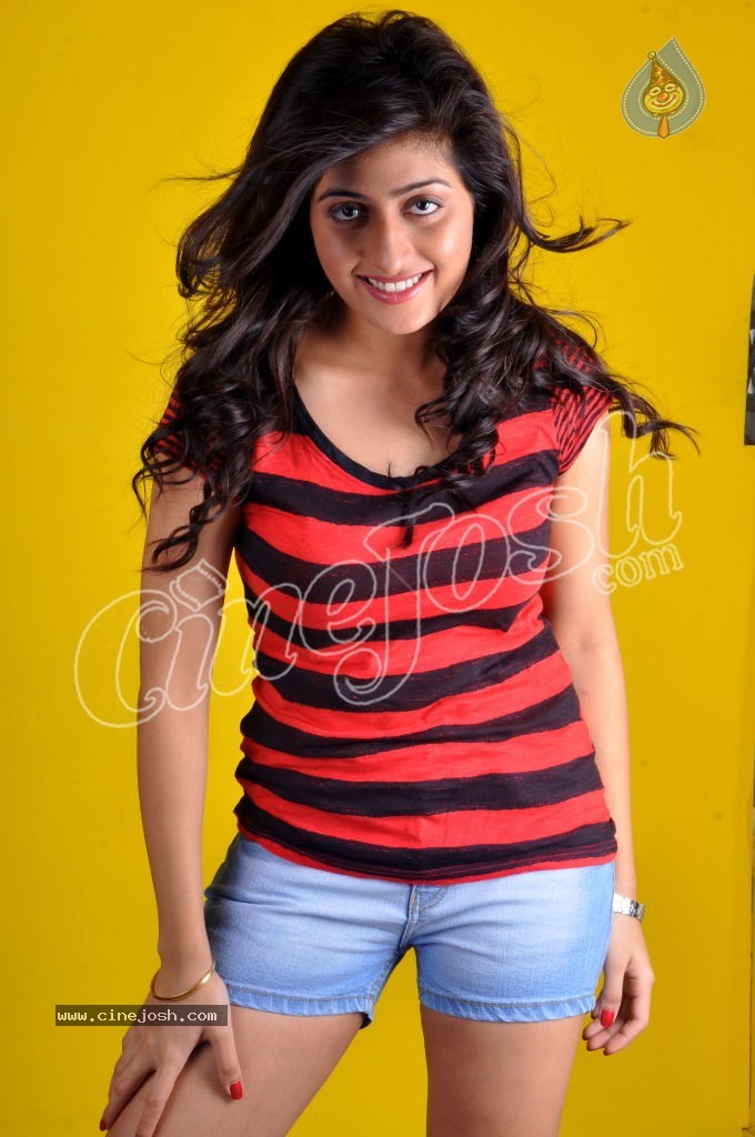 Anisha Singh Hot Stills  - 26 / 40 photos