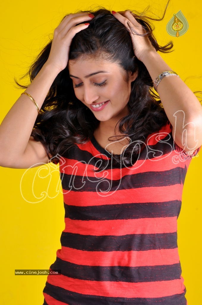 Anisha Singh Hot Stills  - 33 / 40 photos