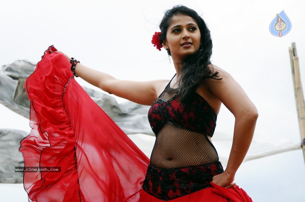 Anushka Hot Gallery - 53 / 74 photos