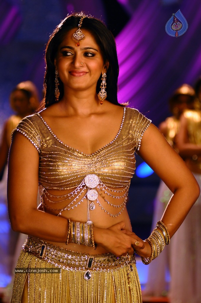 Anushka Hot Gallery - 60 / 74 photos