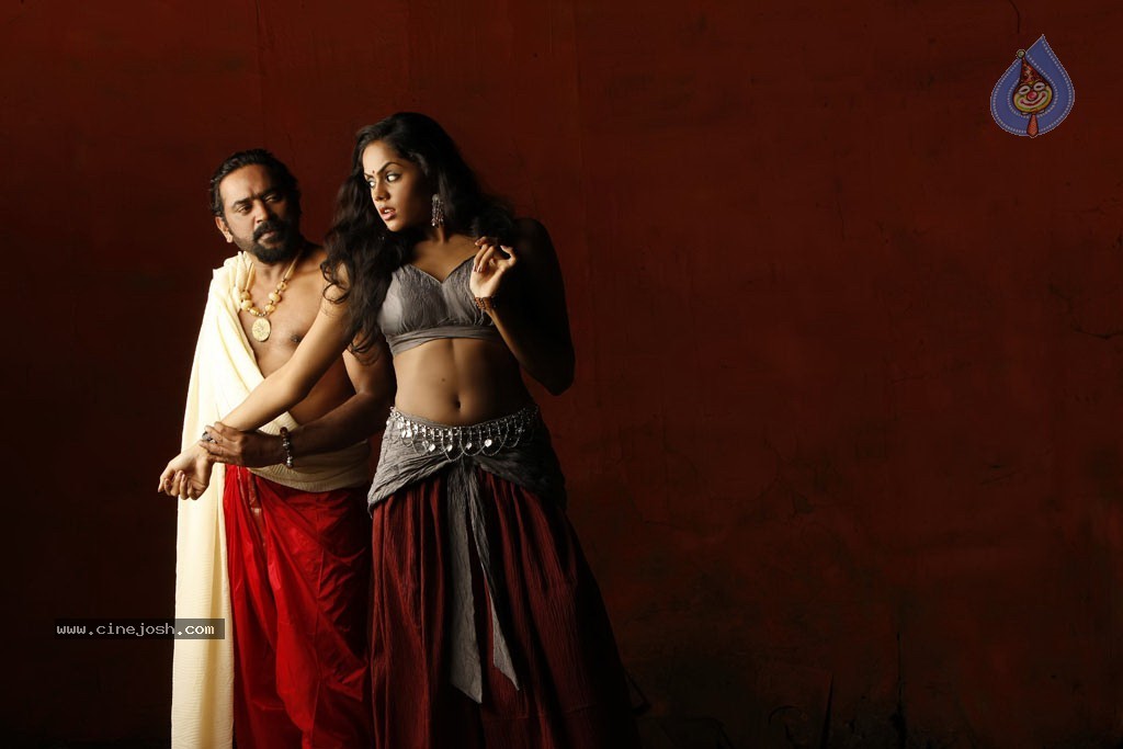 Apsaras Tamil Movie Hot Stills - 4 / 18 photos