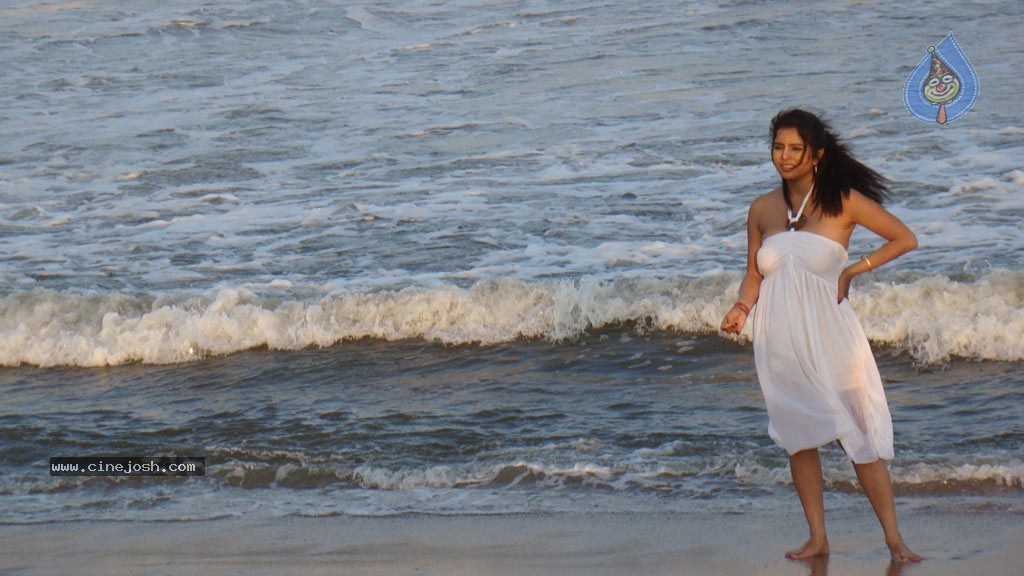 Arakkonam Tamil Movie Hot Stills - 11 / 28 photos