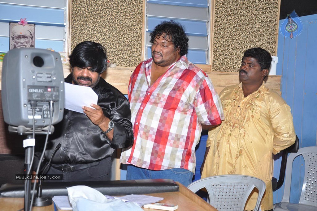 Arya Surya Tamil Movie Hot Stills - 47 / 85 photos