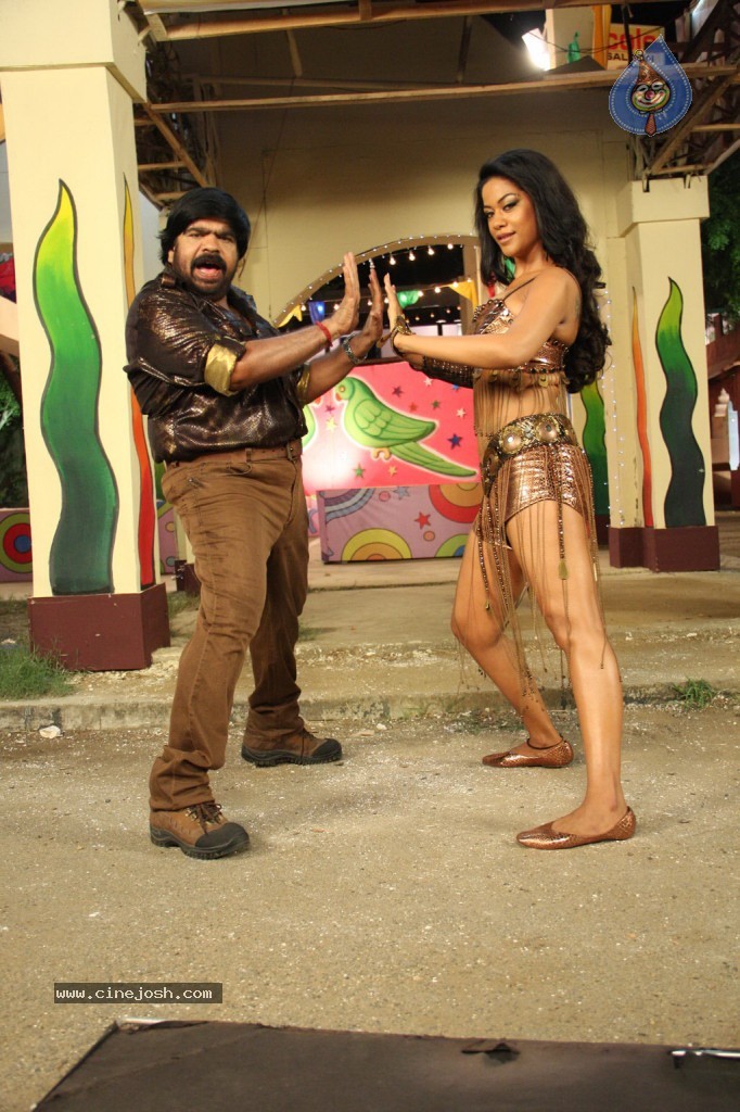 Arya Surya Tamil Movie Hot Stills - 65 / 85 photos