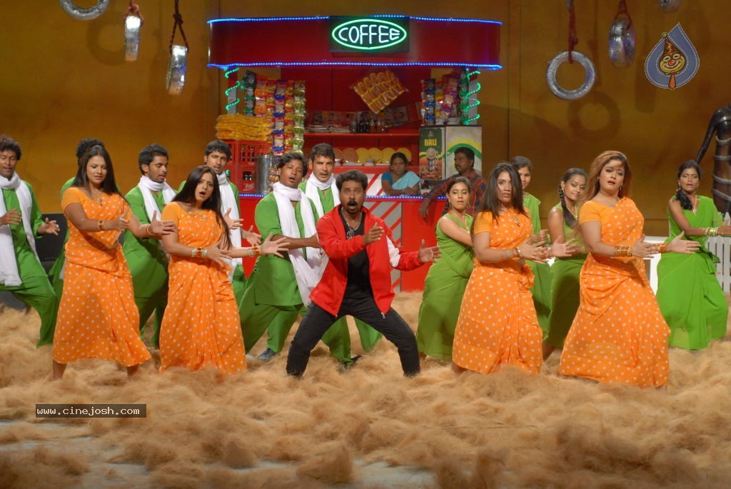 Bhaja Bhajantrilu Movie Hot Stills - 12 / 103 photos