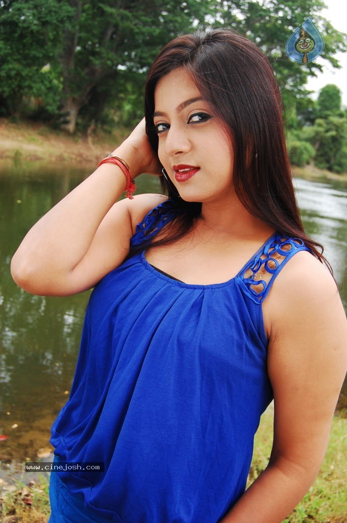 Bhaja Bhajantrilu Movie Hot Stills - 45 / 46 photos