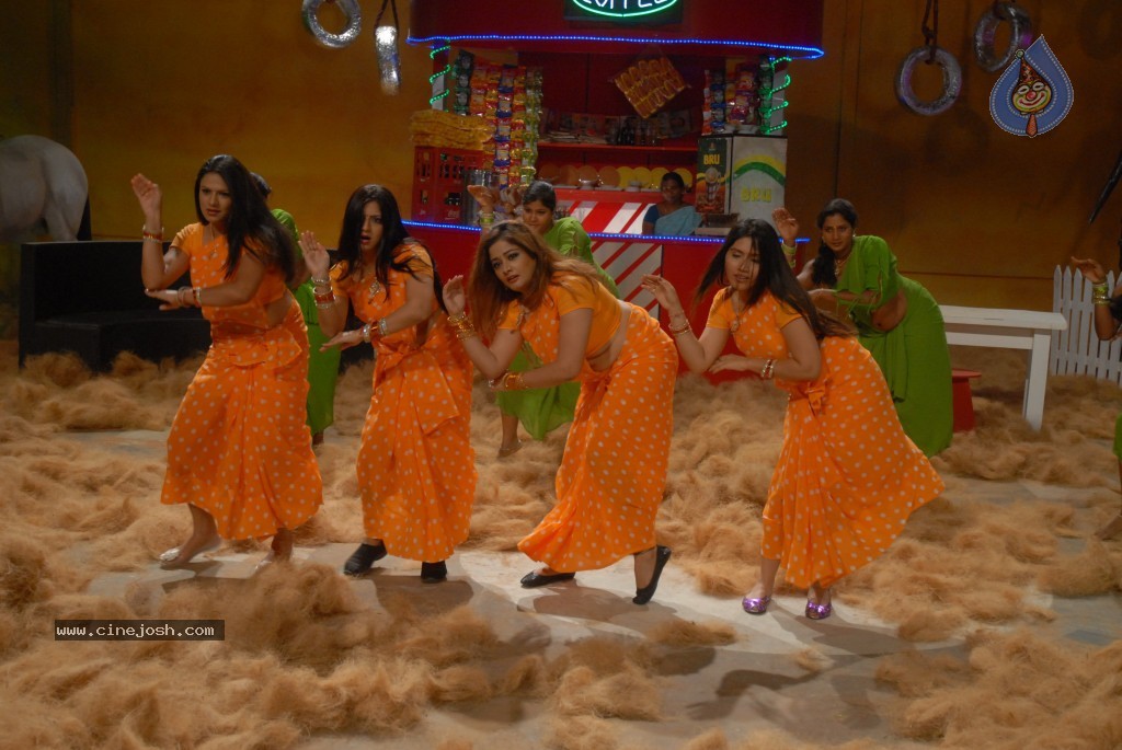 Bhaja Bhajantrilu Movie New Hot Stills - 147 / 181 photos