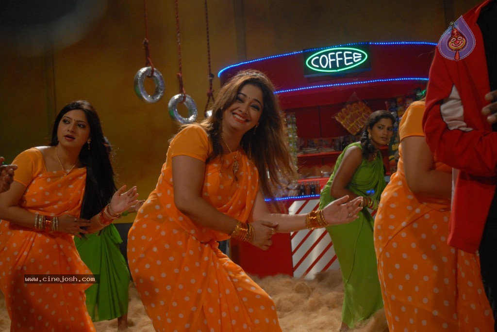 Bhaja Bhajantrilu Movie New Hot Stills - 163 / 181 photos