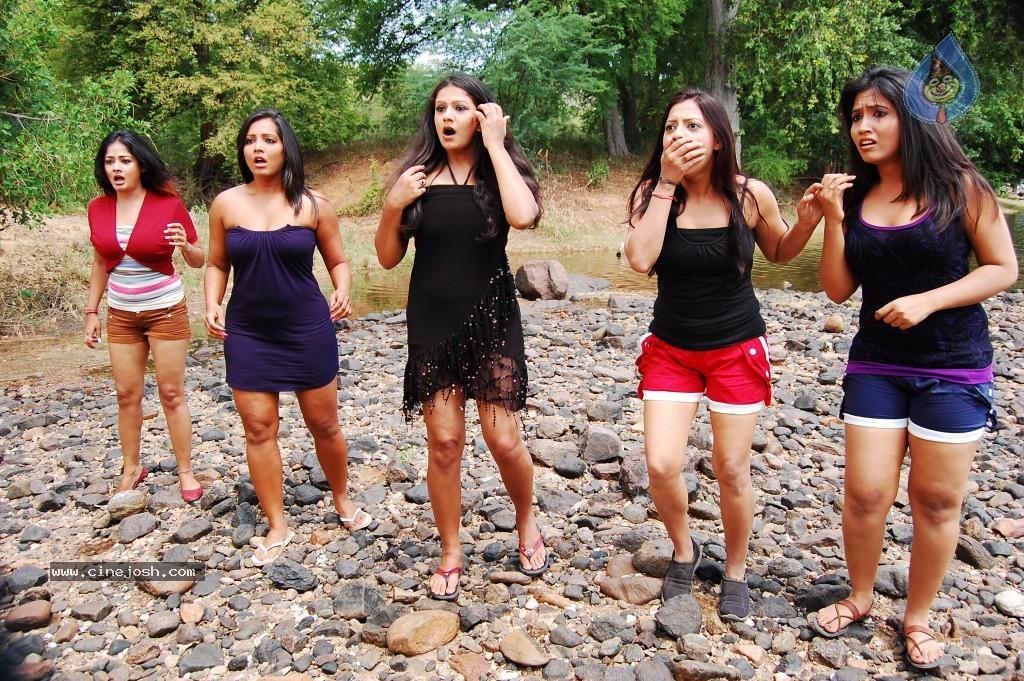 Bhaja Bhajantrilu Movie New Spicy Stills - 3 / 92 photos